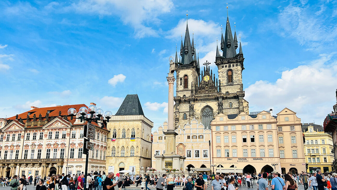 Die Teynkirche (Kirche der Jungfrau Maria vor dem Teyn) auf dem Altstädter Ring Die Teynkirche (Kirche der Jungfrau Maria vor dem Teyn) auf dem Altstädter Ring