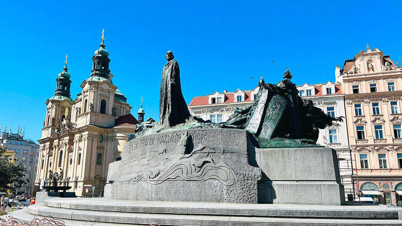 Das Jan-Hus-Denkmal auf dem Altstädter Ring Das Jan-Hus-Denkmal auf dem Altstädter Ring