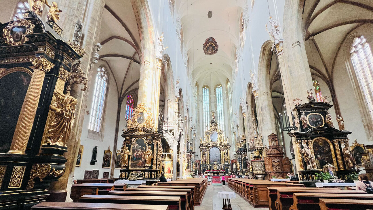 Die Teynkirche (Kirche der Jungfrau Maria vor dem Teyn) auf dem Altstädter Ring Die Teynkirche (Kirche der Jungfrau Maria vor dem Teyn) auf dem Altstädter Ring