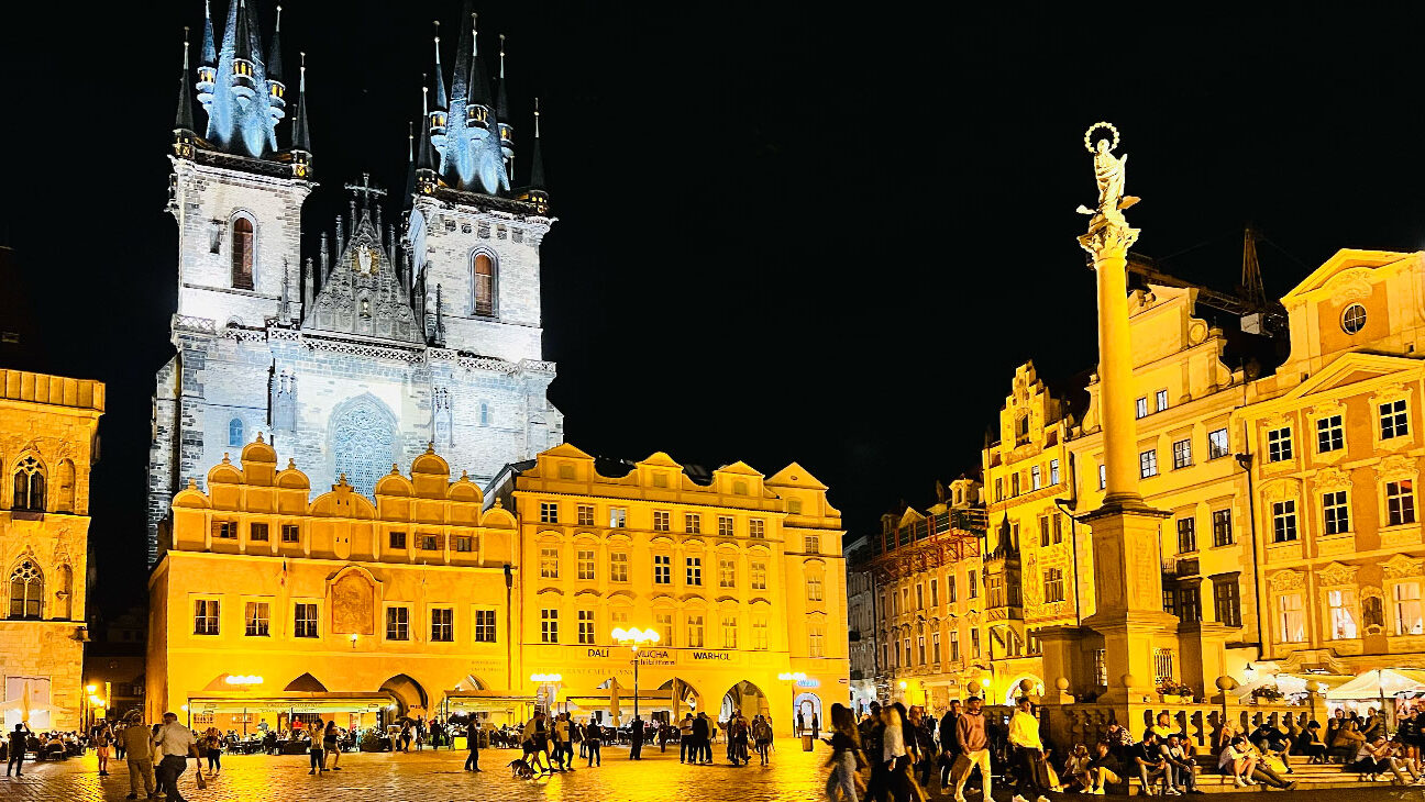 Die Teynkirche (Kirche der Jungfrau Maria vor dem Teyn) am Altstädter Ring Die Teynkirche (Kirche der Jungfrau Maria vor dem Teyn) am Altstädter Ring