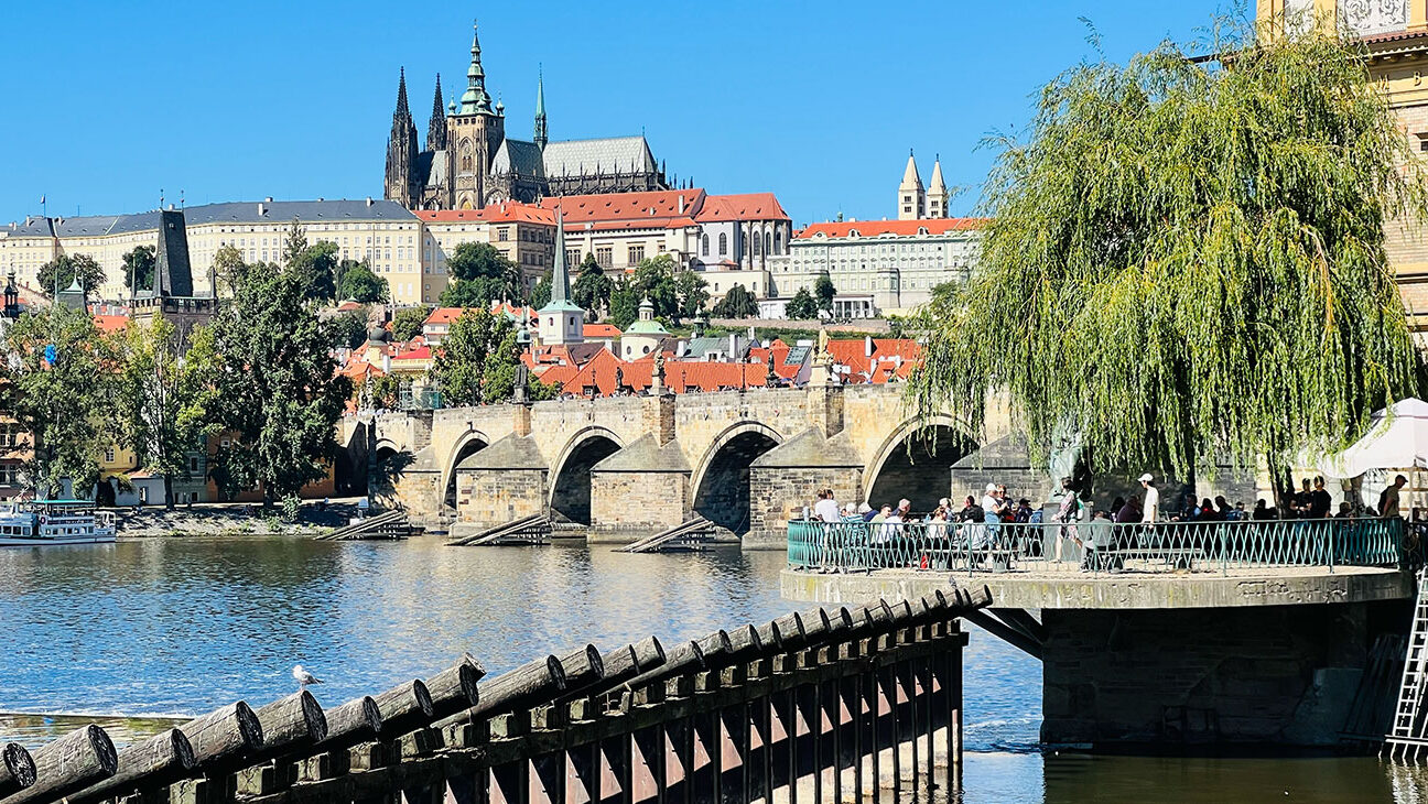 Die Karlsbrücke mit der Prager Burg Die Karlsbrücke mit der Prager Burg