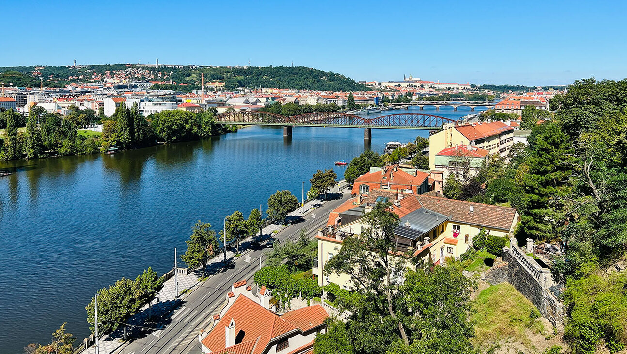 Blick auf die Prager Burg vom Vyšehrad aus.