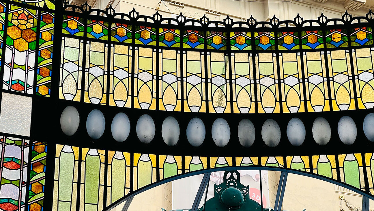 gemeindehaus-prag-04-1300x730 Gemeindehaus - Glasfenster, Mosaiken im Jugendstil