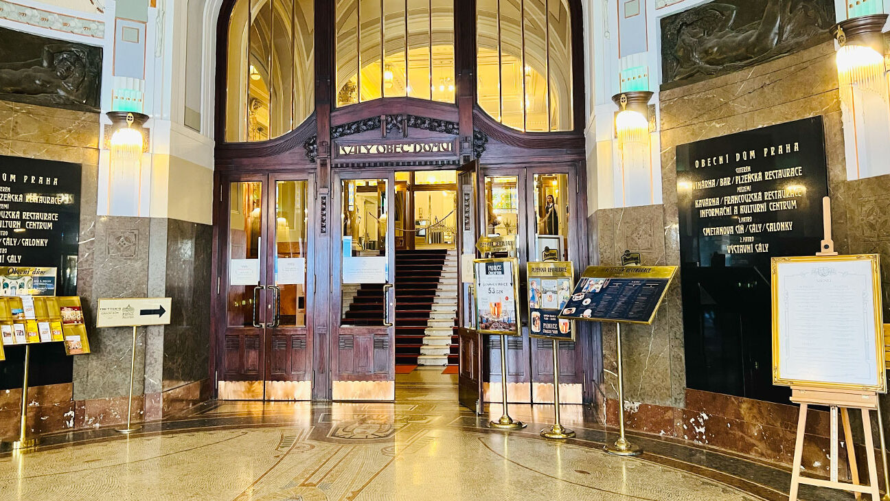 gemeindehaus-prag-07-1300x730 Gemeindehaus - Glasfenster, Mosaiken im Jugendstil