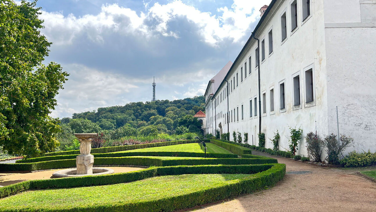 Kloster Strahov - Blick Richtung Petrin Turm