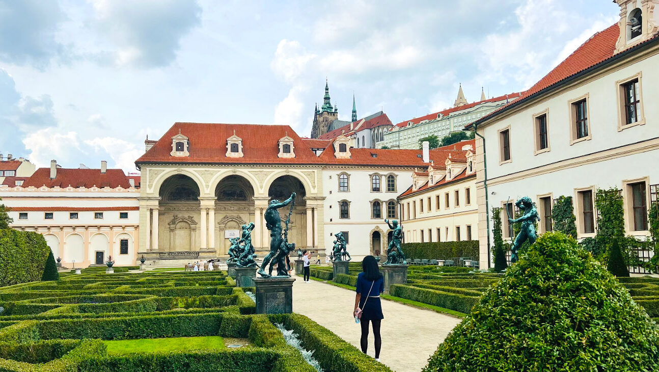 Wallenstein-Garten - Blick Richtung Burg
